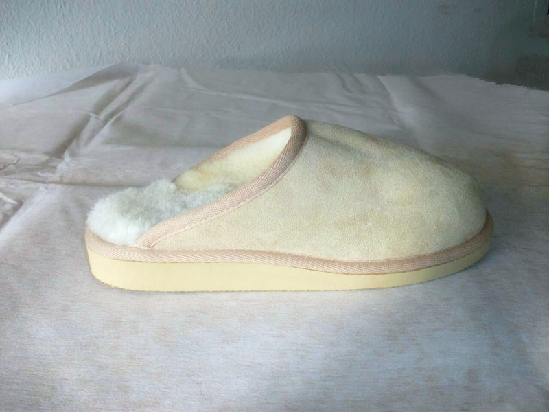 ➤ SHEPHERD Sheepskin Slippers